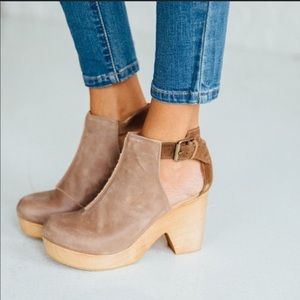 FREE PEOPLE AMBER ORCHARD CLOG TAN/BROWN/TAUPE